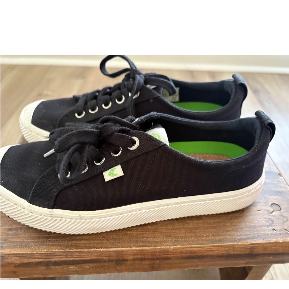 Cariuma OCA Low Sneaker Black Canvas Lace-Up Casual Shoes Women 8.5 HAWK761